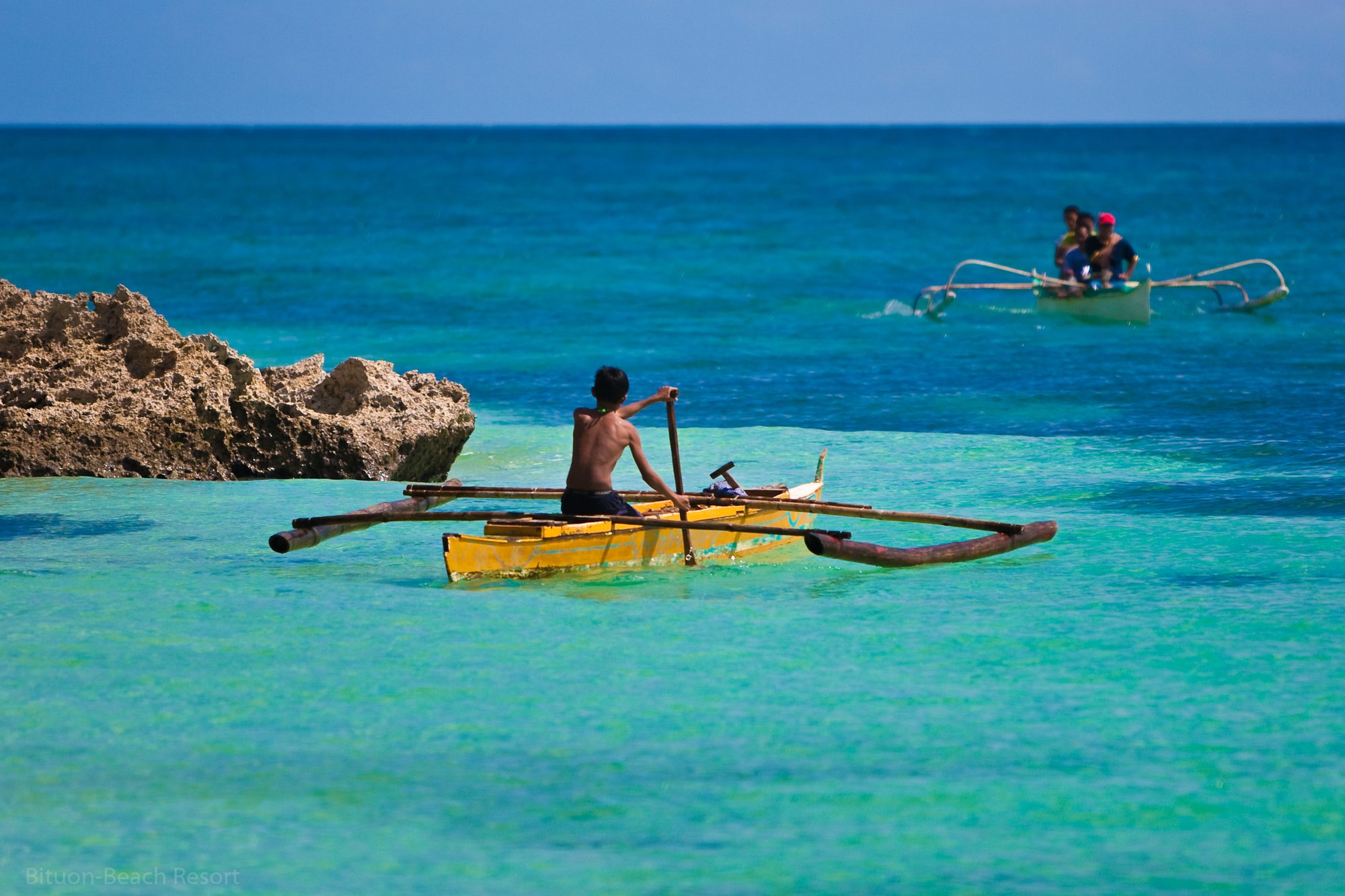 Fischer in kleinem Boot vor der KÃ¼ste von Anda auf Bohol.